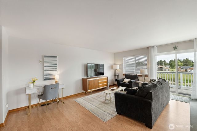 560 Point Brown Avenue NE, Ocean Shores, WA 98569