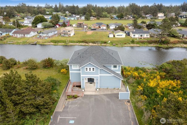 560 Point Brown Avenue NE, Ocean Shores, WA 98569