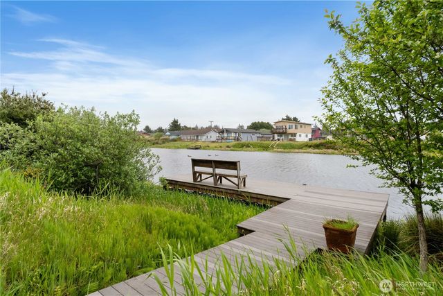 560 Point Brown Avenue NE, Ocean Shores, WA 98569