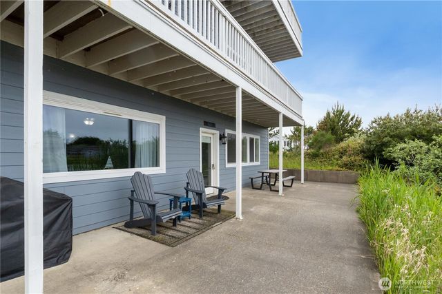 560 Point Brown Avenue NE, Ocean Shores, WA 98569