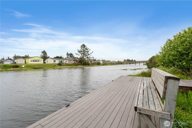 560 Point Brown Avenue NE, Ocean Shores, WA 98569