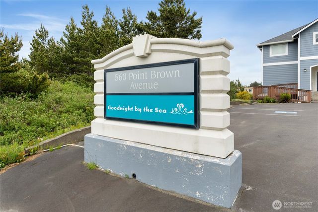 560 Point Brown Avenue NE, Ocean Shores, WA 98569
