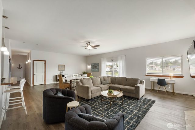 560 Point Brown Avenue NE, Ocean Shores, WA 98569