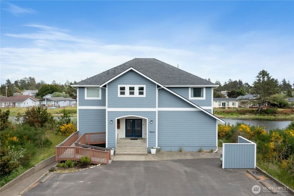 560 Point Brown Avenue NE, Ocean Shores, WA 98569