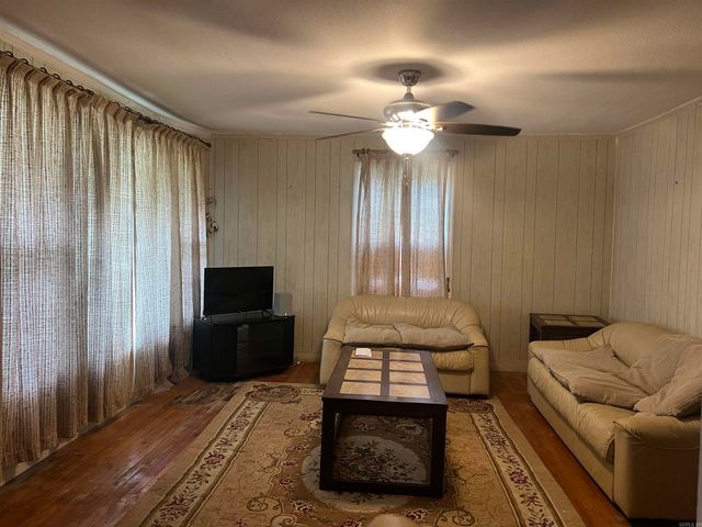 2219 W 34th, Pine Bluff, AR 71603