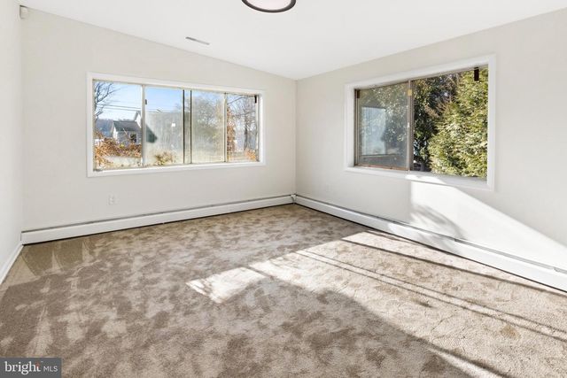 45 E LAKE DR, Annapolis, MD 21403