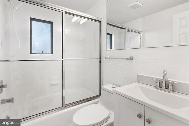 45 E LAKE DR, Annapolis, MD 21403