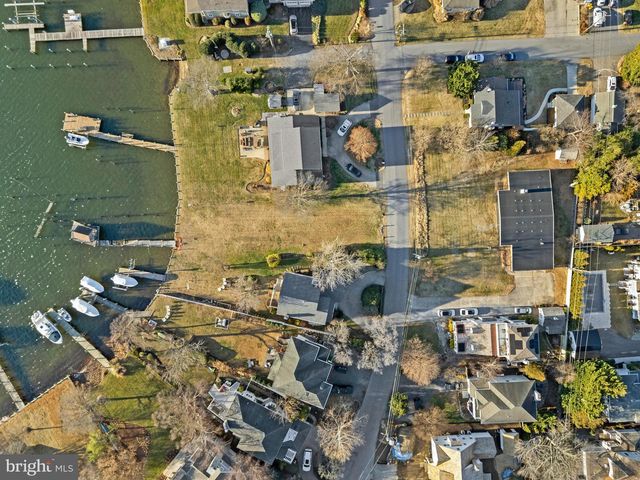 45 E LAKE DR, Annapolis, MD 21403