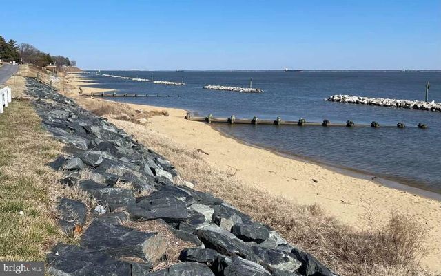 45 E LAKE DR, Annapolis, MD 21403