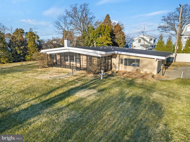 45 E LAKE DR, Annapolis, MD 21403