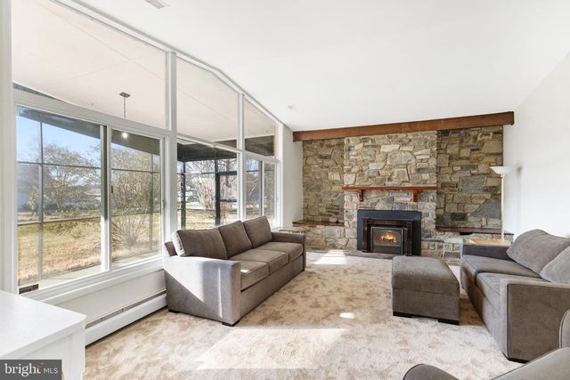 45 E LAKE DR, Annapolis, MD 21403