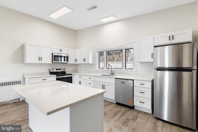 45 E LAKE DR, Annapolis, MD 21403