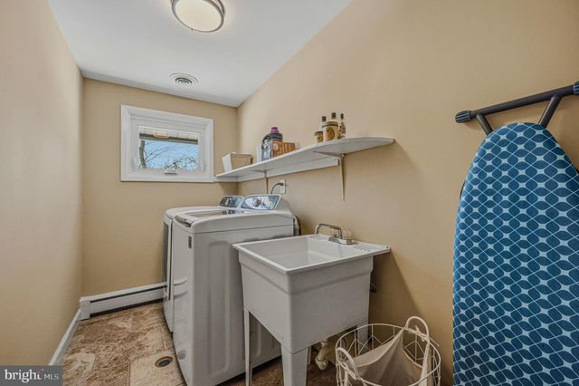 2400 W HEATHER RD, Wilmington, DE 19803