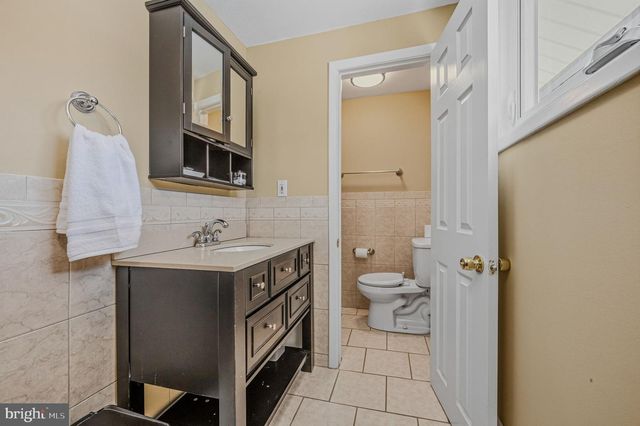 2400 W HEATHER RD, Wilmington, DE 19803