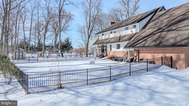 2400 W HEATHER RD, Wilmington, DE 19803