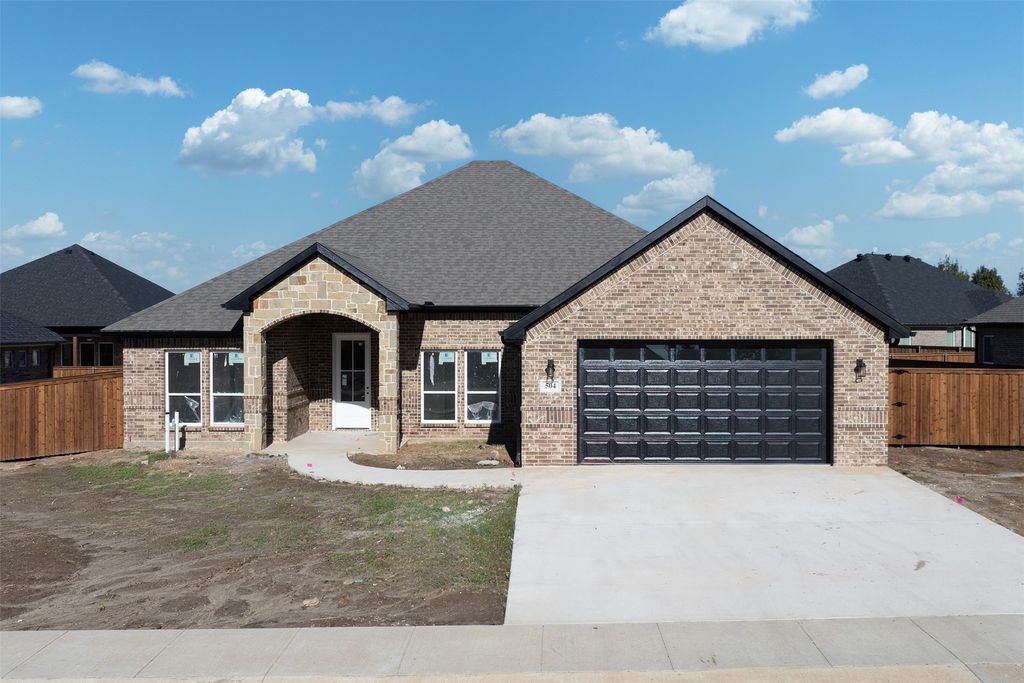 504 Limestone Circle, Mabank, TX 75147