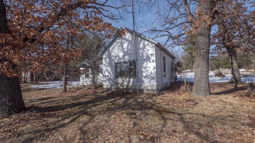 324 E NORTH LAKE STREET, Hancock, WI 54943