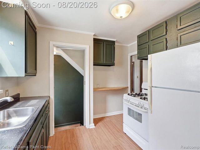 905 N Kenwood Avenue, Royal Oak, MI 48067