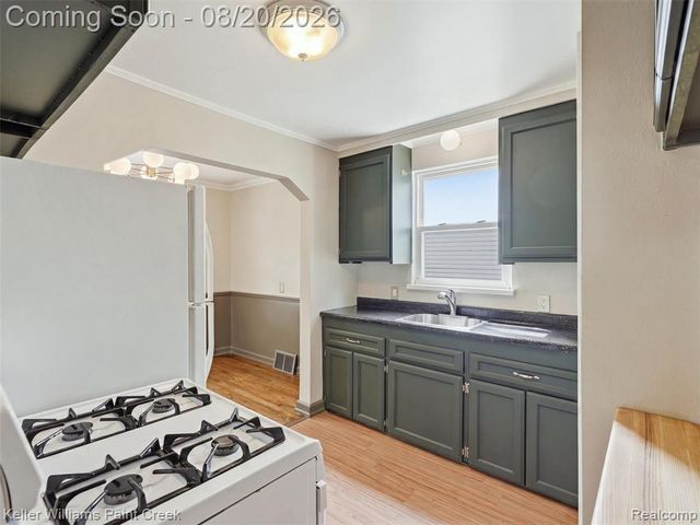 905 N Kenwood Avenue, Royal Oak, MI 48067