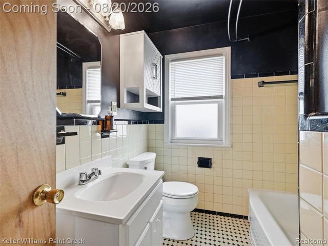 905 N Kenwood Avenue, Royal Oak, MI 48067