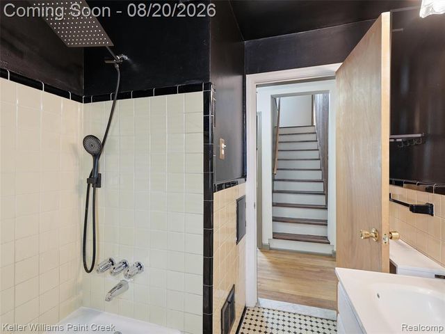 905 N Kenwood Avenue, Royal Oak, MI 48067
