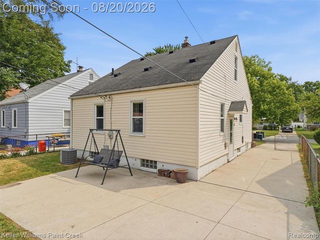905 N Kenwood Avenue, Royal Oak, MI 48067