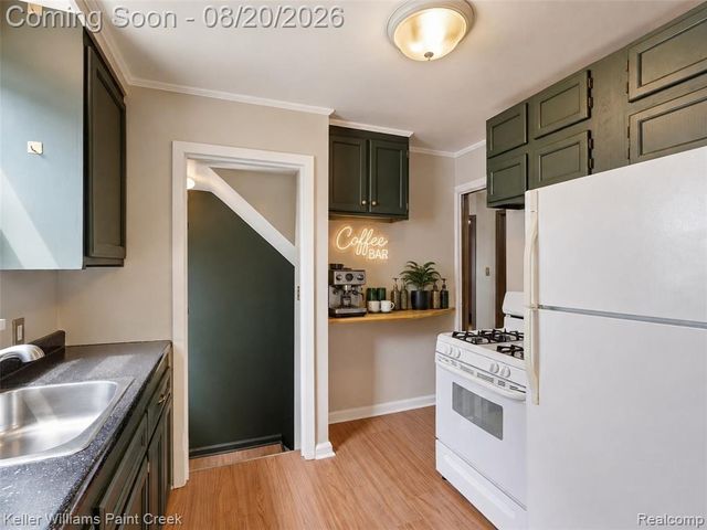 905 N Kenwood Avenue, Royal Oak, MI 48067