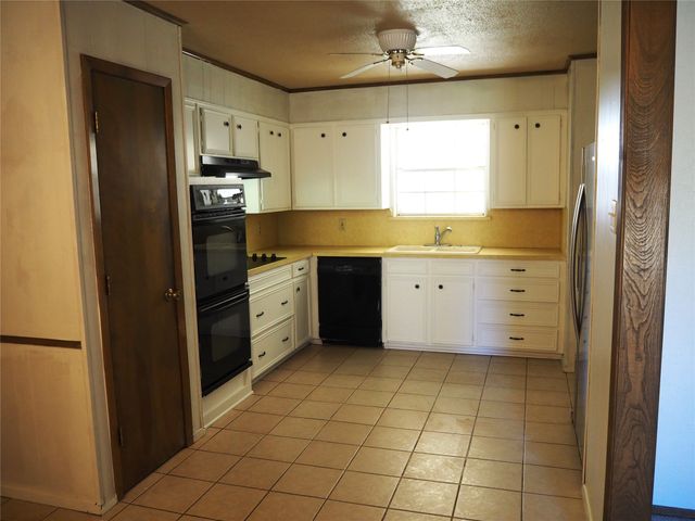 118 Perkins Road, Krugerville, TX 76227