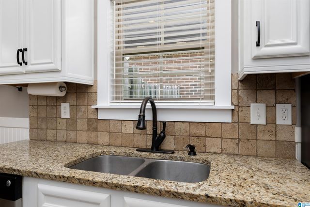 261 KINGSTON CIRCLE, Birmingham, AL 35211