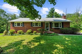 27 Greenwood Pl, Raritan Twp., NJ 08822