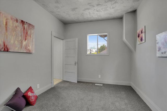 2412 E Diamond Ave, Spokane, WA 99217