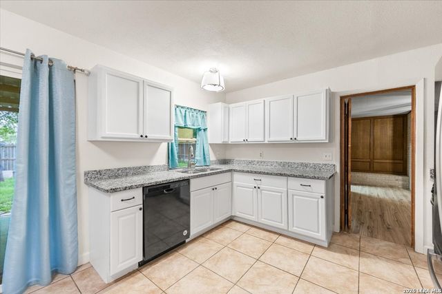 10703 GREEN TRAIL DR, San Antonio, TX 78223