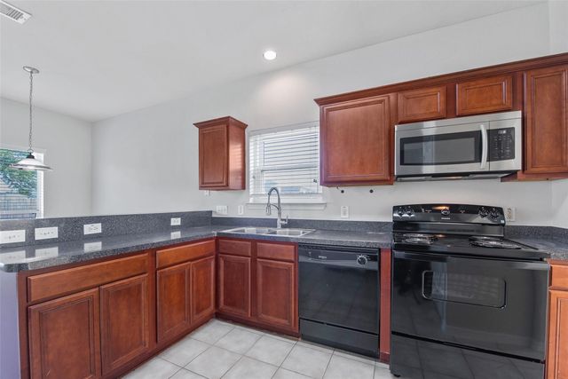 131 Sunset Falls Drive, La Marque, TX 77568