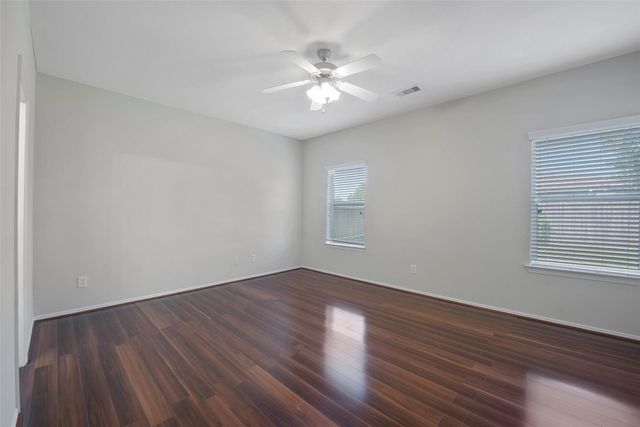 131 Sunset Falls Drive, La Marque, TX 77568