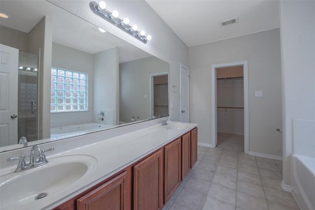 131 Sunset Falls Drive, La Marque, TX 77568