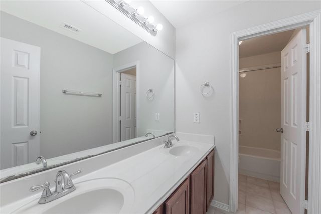 131 Sunset Falls Drive, La Marque, TX 77568