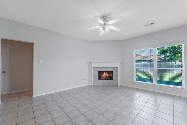 131 Sunset Falls Drive, La Marque, TX 77568
