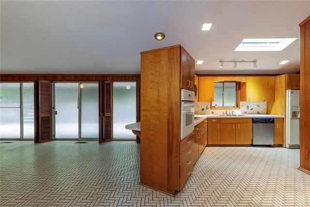 4961 Rebel Trail, Atlanta, GA 30327