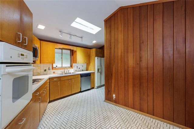 4961 Rebel Trail, Atlanta, GA 30327