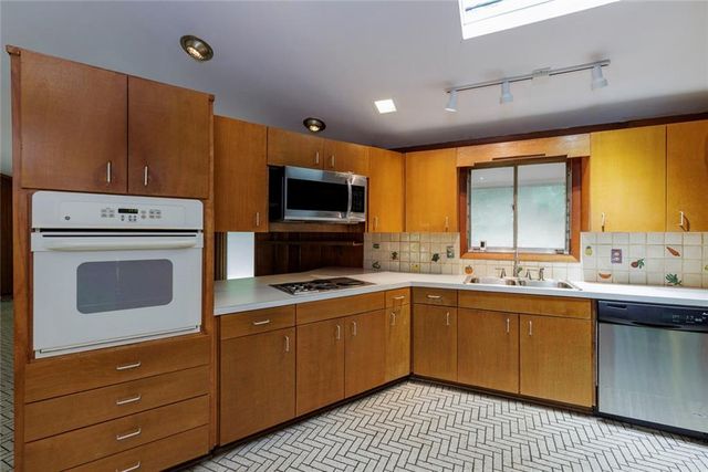 4961 Rebel Trail, Atlanta, GA 30327