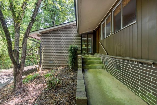 4961 Rebel Trail, Atlanta, GA 30327