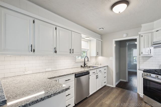 4702 E 4th Place, Tulsa, OK 74112
