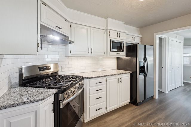 4702 E 4th Place, Tulsa, OK 74112