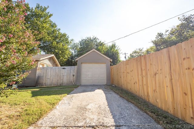 4702 E 4th Place, Tulsa, OK 74112