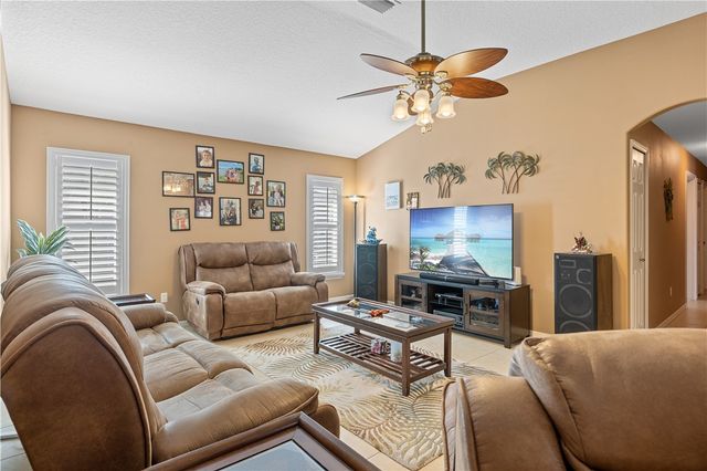 5648 Riverboat Circle SW, Vero Beach, FL 32968