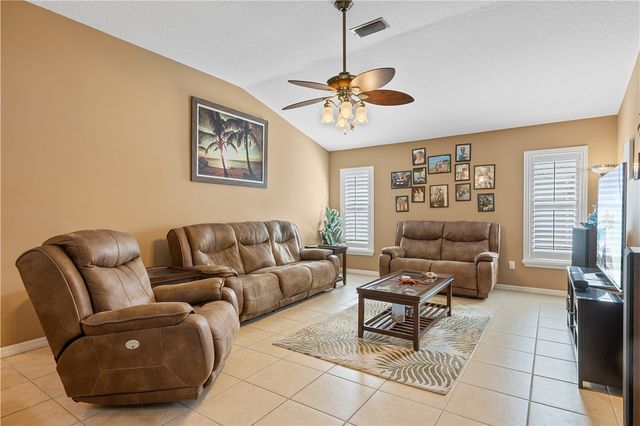 5648 Riverboat Circle SW, Vero Beach, FL 32968