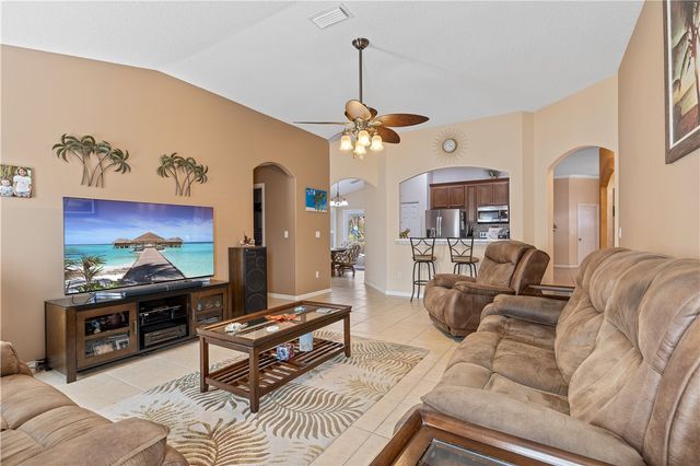 5648 Riverboat Circle SW, Vero Beach, FL 32968