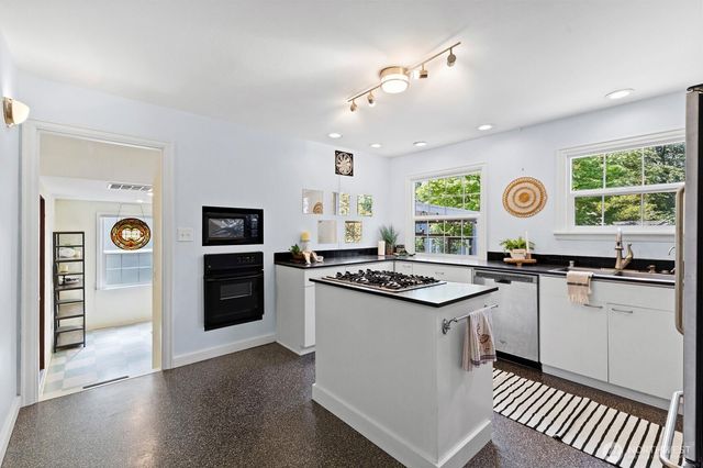 2709 Lynn Street, Bellingham, WA 98225