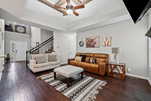 632 Hidden Valley Dr, Clarksville, TN 37040