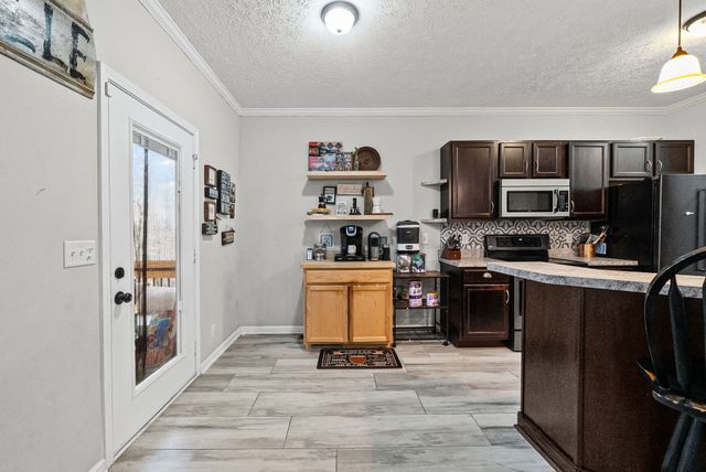 632 Hidden Valley Dr, Clarksville, TN 37040